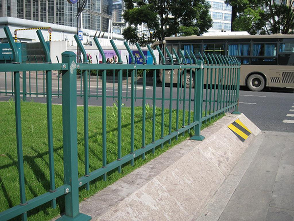 西藏草坪鋅鋼護(hù)欄圖片3